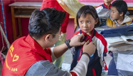 888�ڲ������Ա����Ը��Ϊƶ��ѧ�����ϰ������